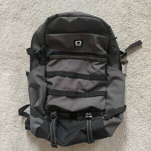 Ogio Convoy 320 backpack gray excellent condition 15" laptop/tablet pocket